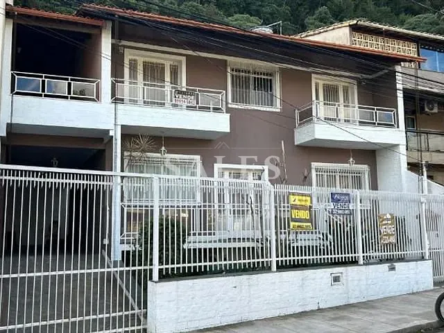 Casa com 272m² 4 quartos e 3 banheiros, à venda, no bairro Bosque dos Pinheiros em Juiz de Fora