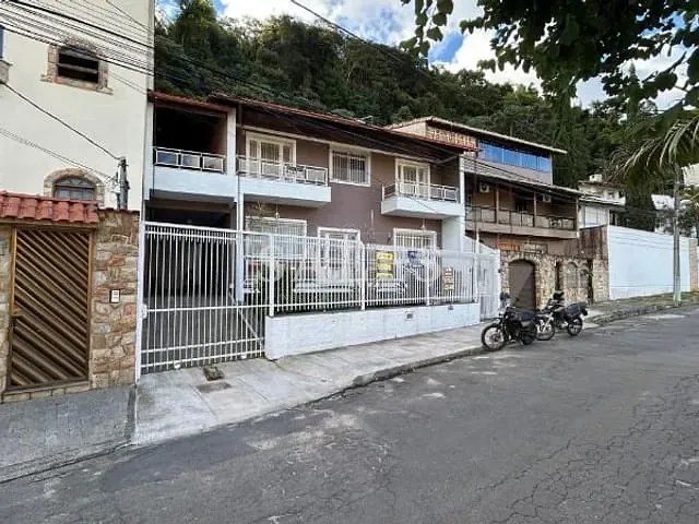 Casa com 272m² 4 quartos e 3 banheiros, à venda, no bairro Bosque dos Pinheiros em Juiz de Fora