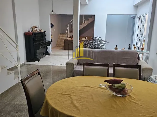 Sobrado 5 quartos e 3 banheiros, à venda ou para alugar, no bairro Vila Aricanduva em São Paulo