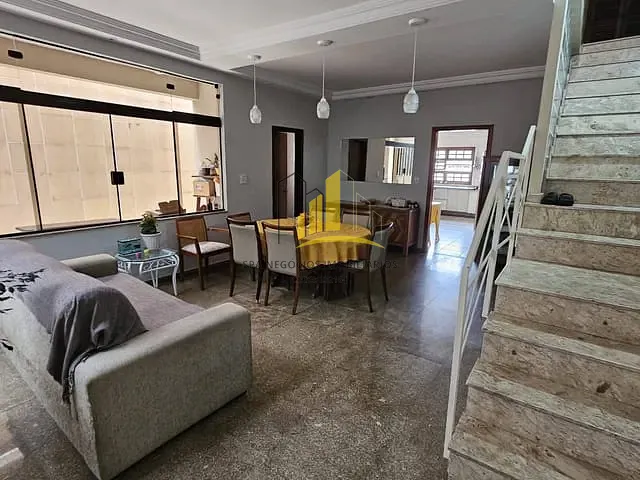 Sobrado 5 quartos e 3 banheiros, à venda ou para alugar, no bairro Vila Aricanduva em São Paulo