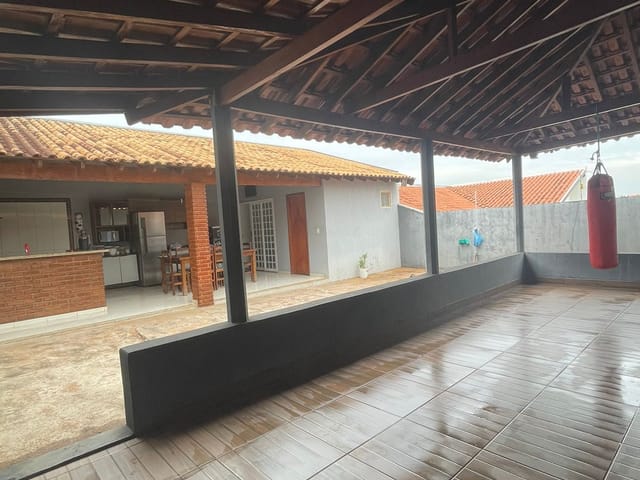 Casa com 230m² 3 quartos e 3 banheiros, à venda, no bairro Jardim Tropical em Olímpia