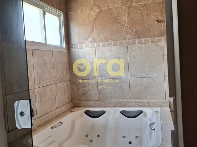 Casa com 620m² 2 quartos e 2 banheiros, à venda, no bairro Areal em Pelotas
