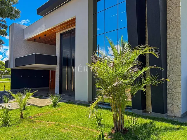 Casa com 700m² 4 quartos e 5 banheiros, à venda, no bairro Jardim Tarobá em Cambé
