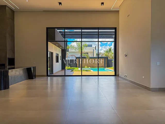Casa com 700m² 4 quartos e 5 banheiros, à venda, no bairro Jardim Tarobá em Cambé