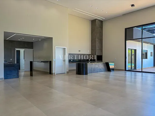 Casa com 700m² 4 quartos e 5 banheiros, à venda, no bairro Jardim Tarobá em Cambé