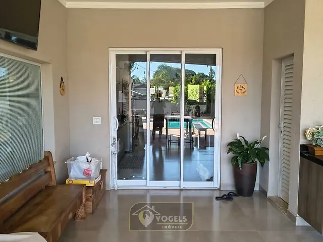 Casa 3 quartos e 4 banheiros, à venda, no bairro Núcleo Urbano Parque Ana Helena em Jaguariúna