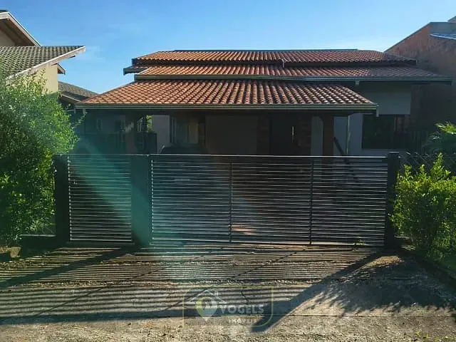 Casa 3 quartos e 4 banheiros, à venda, no bairro Núcleo Urbano Parque Ana Helena em Jaguariúna