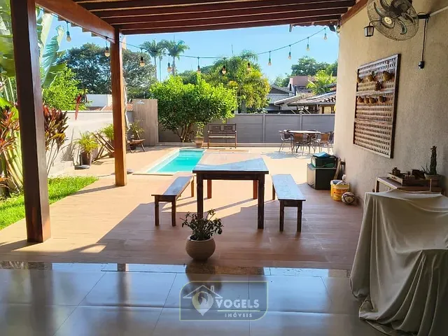 Casa 3 quartos e 4 banheiros, à venda, no bairro Núcleo Urbano Parque Ana Helena em Jaguariúna