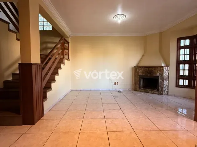 Casa 3 quartos e 3 banheiros, à venda ou para alugar, no bairro Ipiranga em Uruguaiana