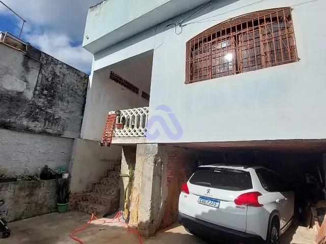 Casa com 400m² 5 quartos e 4 banheiros, à venda, no bairro Vila Júlia em Poá