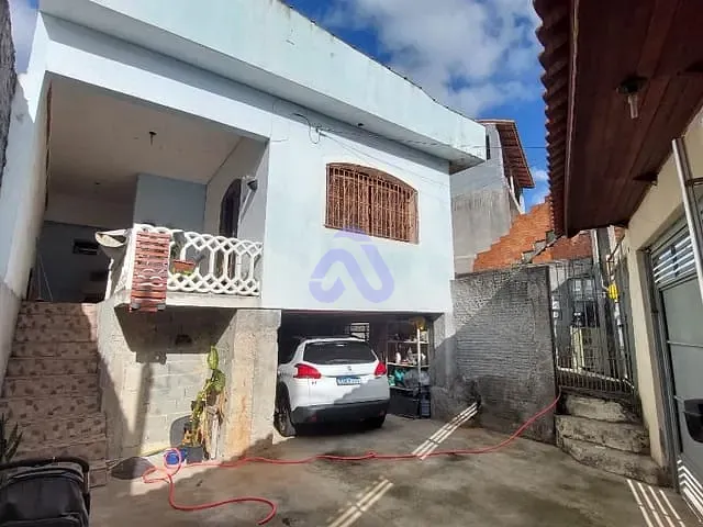 Casa com 400m² 5 quartos e 4 banheiros, à venda, no bairro Vila Júlia em Poá