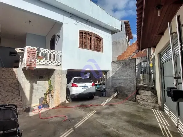 Casa com 400m² 5 quartos e 4 banheiros, à venda, no bairro Vila Júlia em Poá
