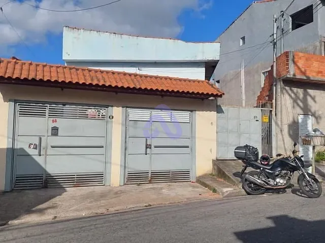 Casa com 400m² 5 quartos e 4 banheiros, à venda, no bairro Vila Júlia em Poá