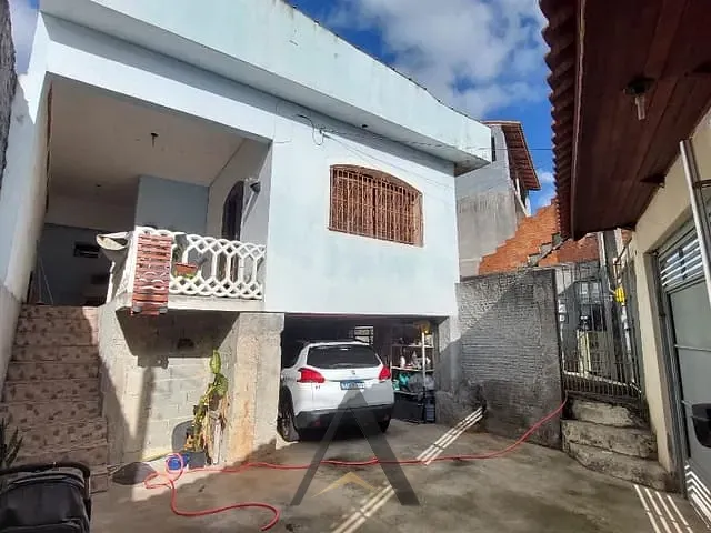 Casa com 400m² 5 quartos e 4 banheiros, à venda, no bairro Vila Júlia em Poá