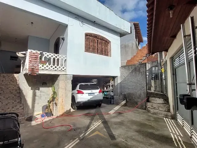 Casa com 400m² 5 quartos e 4 banheiros, à venda, no bairro Vila Júlia em Poá