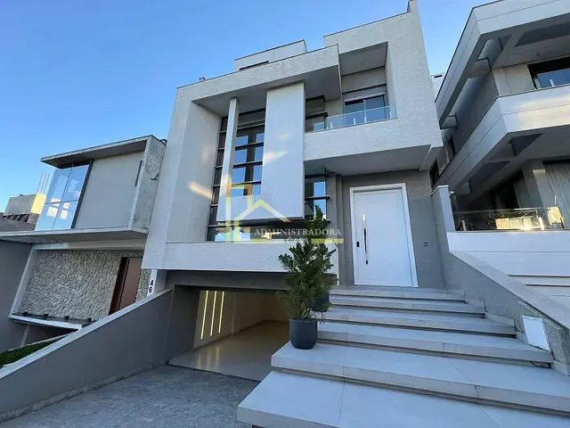 Casa 4 quartos e 5 banheiros, à venda, no bairro Santo Inácio em Curitiba