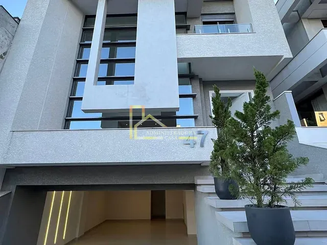 Casa 4 quartos e 5 banheiros, à venda, no bairro Santo Inácio em Curitiba