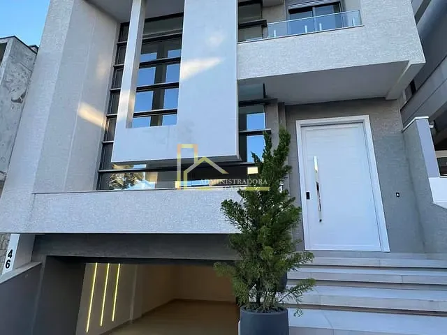 Casa 4 quartos e 5 banheiros, à venda, no bairro Santo Inácio em Curitiba