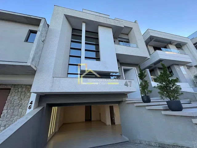 Casa 4 quartos e 5 banheiros, à venda, no bairro Santo Inácio em Curitiba