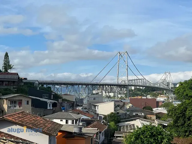 Casa com 210m² 3 quartos e 1 banheiro, à venda, no bairro Estreito em Florianópolis