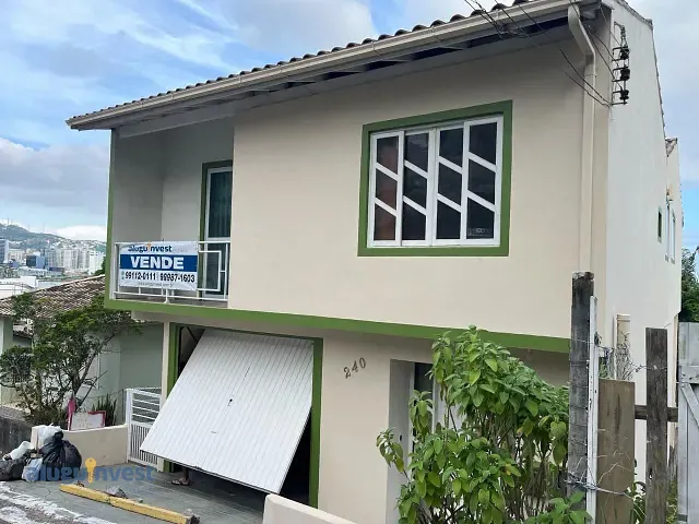 Casa com 210m² 3 quartos e 1 banheiro, à venda, no bairro Estreito em Florianópolis