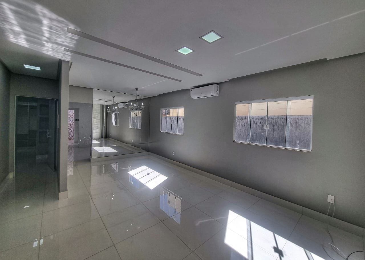 Casa 4 quartos, uma suíte, próximo ao Taguapark.