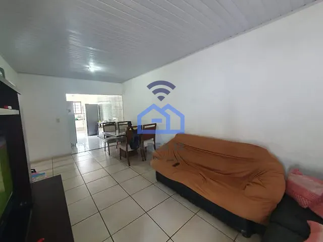Casa com 300m² 2 quartos e 2 banheiros, à venda, no bairro Martim de Sá em Caraguatatuba