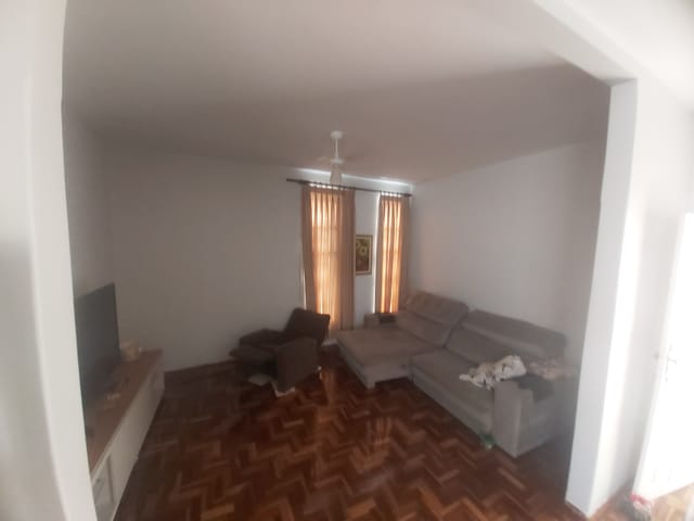 Casa com 530m² 4 quartos e 2 banheiros, à venda, no bairro Setor Sudoeste em Goiânia