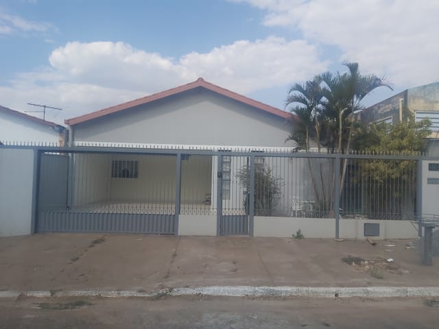 Casa com 530m² 4 quartos e 2 banheiros, à venda, no bairro Setor Sudoeste em Goiânia