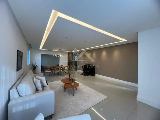 Casa 3 quartos e 4 banheiros, à venda, no bairro Grama em Juiz de Fora