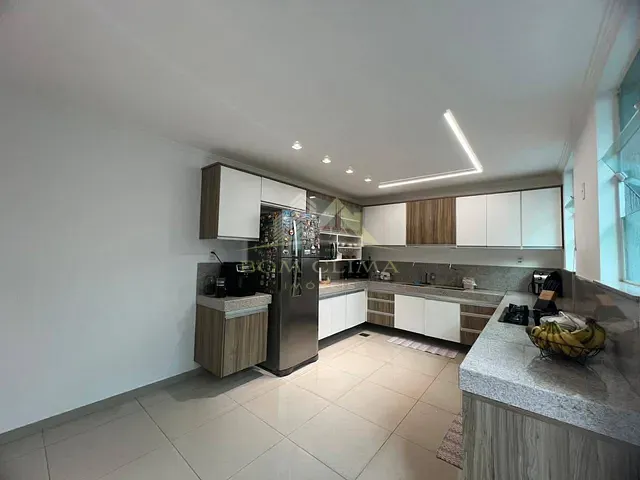 Casa 3 quartos e 4 banheiros, à venda, no bairro Grama em Juiz de Fora