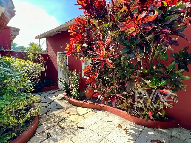 Casa 5 quartos e 5 banheiros, à venda ou para alugar, no bairro Praia do Siqueira em Cabo Frio