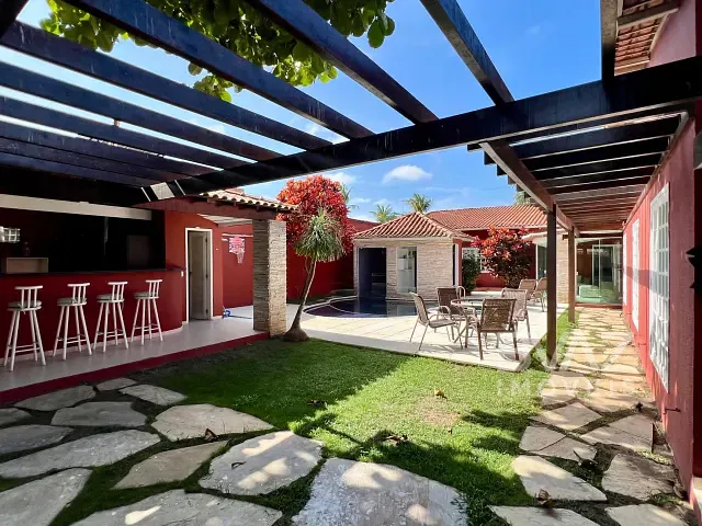 Casa 5 quartos e 5 banheiros, à venda ou para alugar, no bairro Praia do Siqueira em Cabo Frio