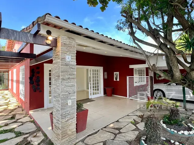 Casa 5 quartos e 5 banheiros, à venda ou para alugar, no bairro Praia do Siqueira em Cabo Frio