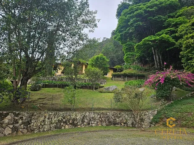 Casa com 879m² 2 quartos e 3 banheiros, à venda, no bairro Cônego em Nova Friburgo