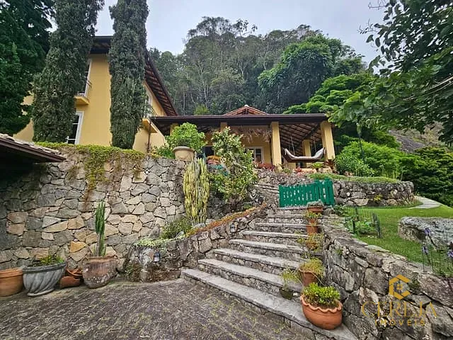 Casa com 879m² 2 quartos e 3 banheiros, à venda, no bairro Cônego em Nova Friburgo