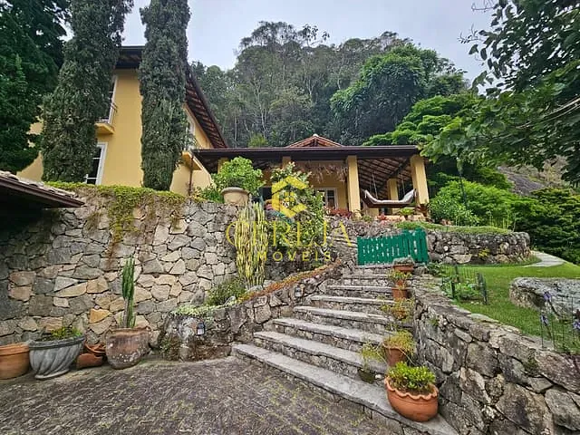 Casa com 879m² 2 quartos e 3 banheiros, à venda, no bairro Cônego em Nova Friburgo