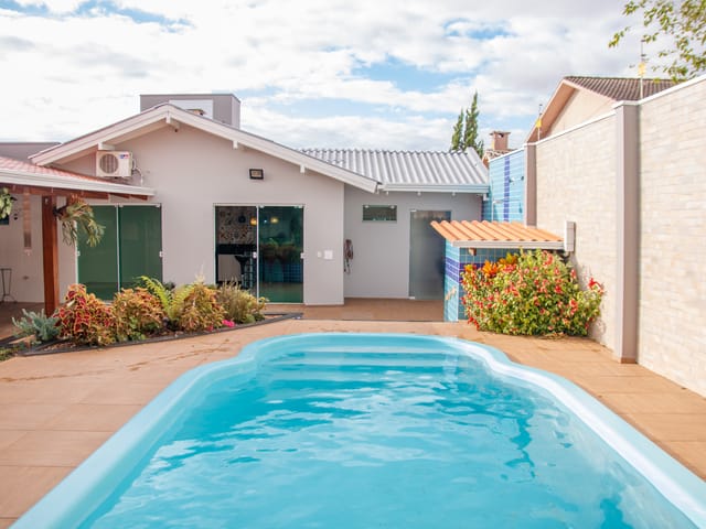 Foto do Casa - Casa com piscina e área de festas ampla á venda, com 220m² construídos e terreno de 420m² Nossa Senhora de Lurdes, Xanxerê. Por R$1.060.000,00 | CM Negócios imobiliários