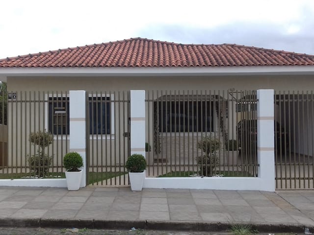 Casa com 360m² 4 quartos e 2 banheiros, à venda, no bairro Jardim Matarazzo em Jaguariaíva