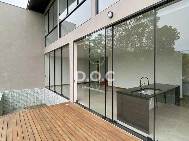Casa 3 quartos e 4 banheiros, à venda, no bairro Quitandinha em Petrópolis