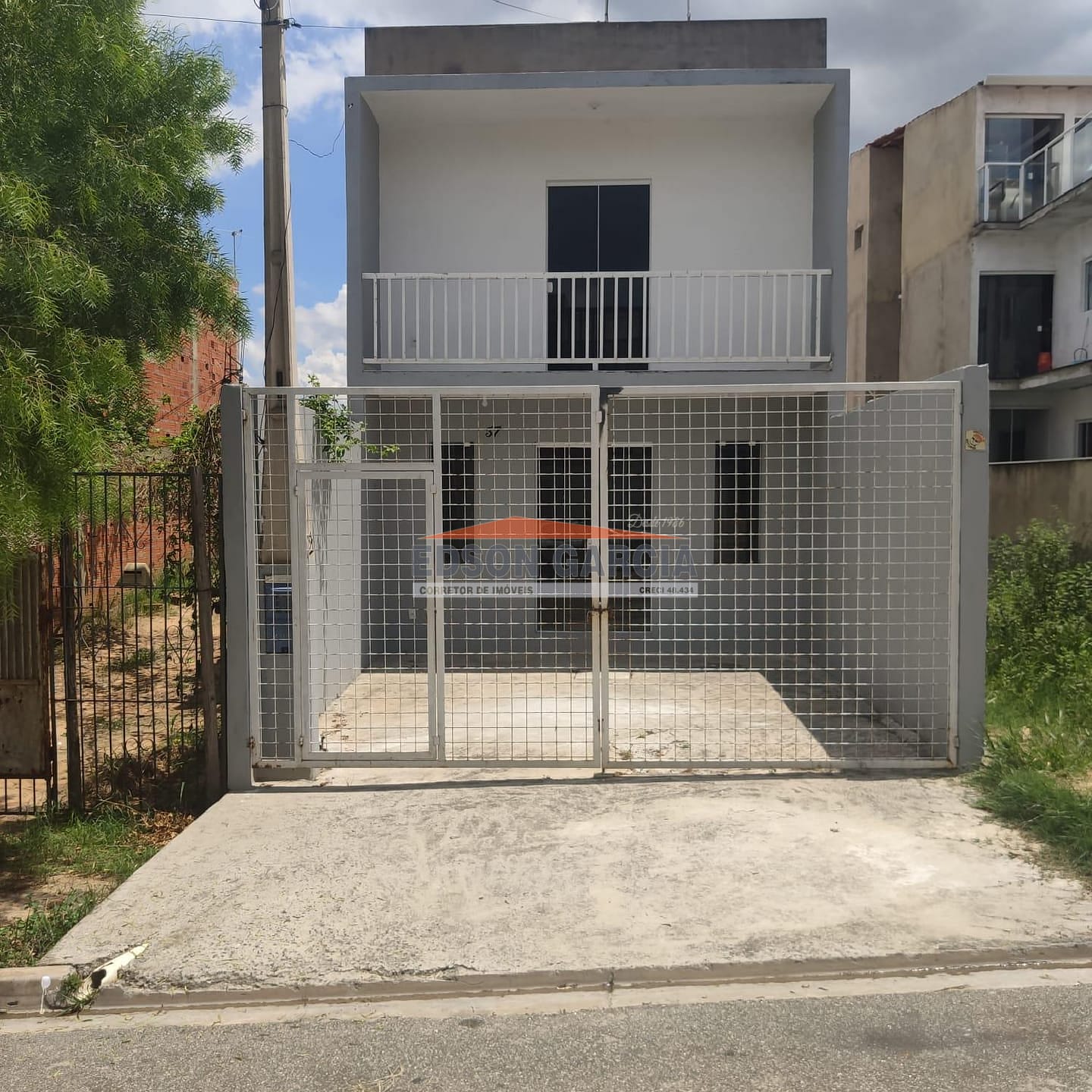 Casa à venda com 3 quartos, 120m² - Foto 1