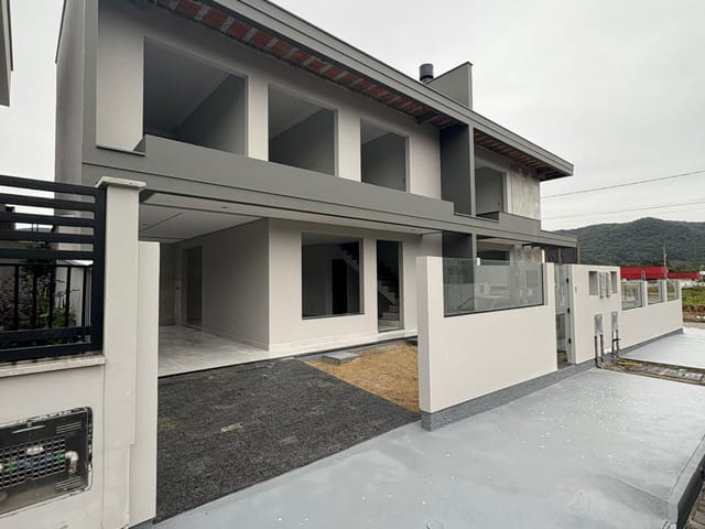 Casa 3 quartos e 3 banheiros, à venda, no bairro Forquilhas em São José