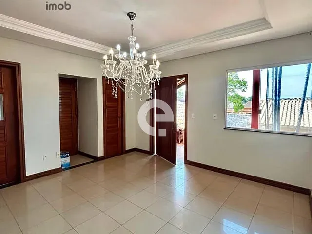 Casa 3 quartos e 4 banheiros, à venda, no bairro Diamantino em Santarém