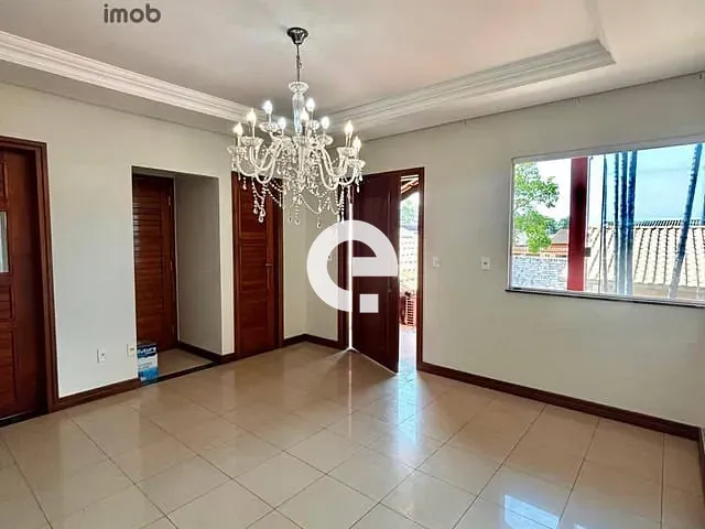 Casa 3 quartos e 4 banheiros, à venda, no bairro Diamantino em Santarém