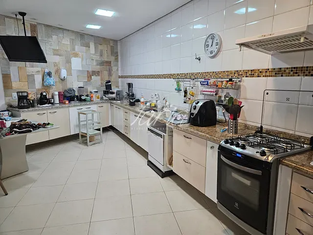 Casa 3 quartos e 5 banheiros, à venda, no bairro Vila Bertioga em São Paulo