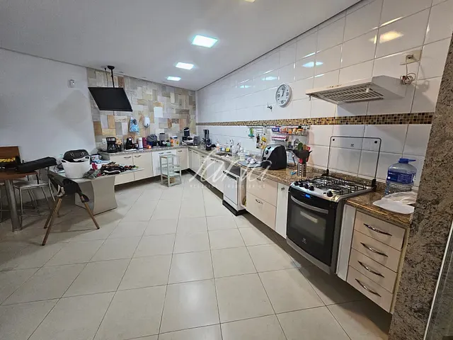 Casa 3 quartos e 5 banheiros, à venda, no bairro Vila Bertioga em São Paulo