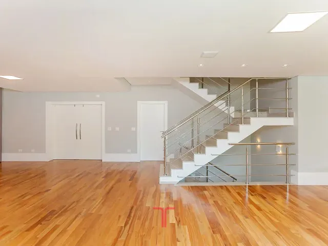 Casa com 550m² 5 quartos e 6 banheiros, à venda, no bairro Uberaba em Curitiba
