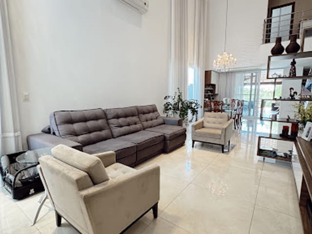 Casa com 500m² 5 quartos e 6 banheiros, à venda, no bairro Vila Nova de Colares em Serra