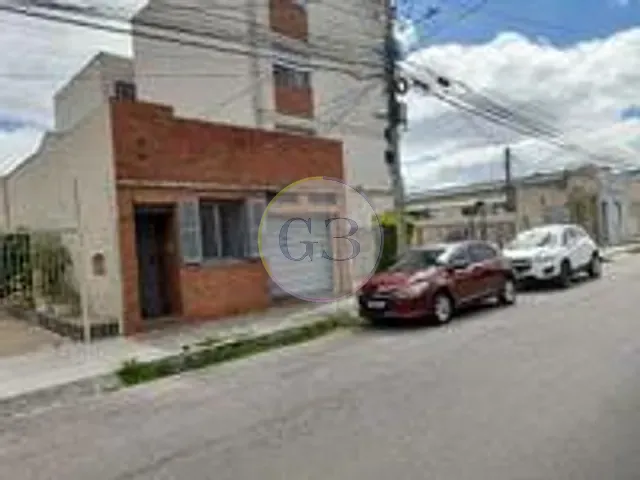 Casa 2 quartos e 1 banheiro, à venda, no bairro Centro em Pelotas