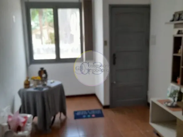 Casa 2 quartos e 1 banheiro, à venda, no bairro Centro em Pelotas